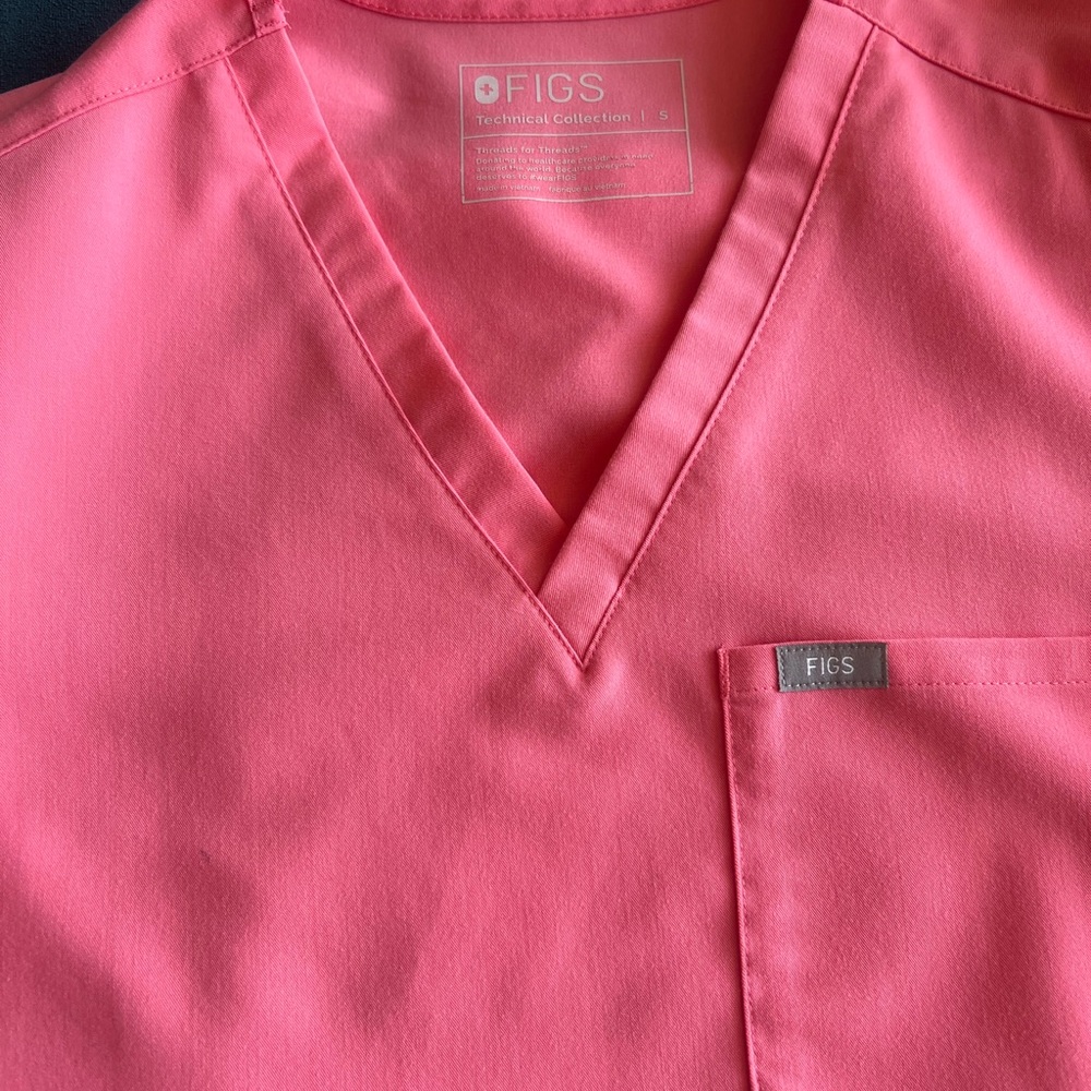Figs Women's Pink Scrub Set - does have stains, please see pictures - Picture 2 of 6